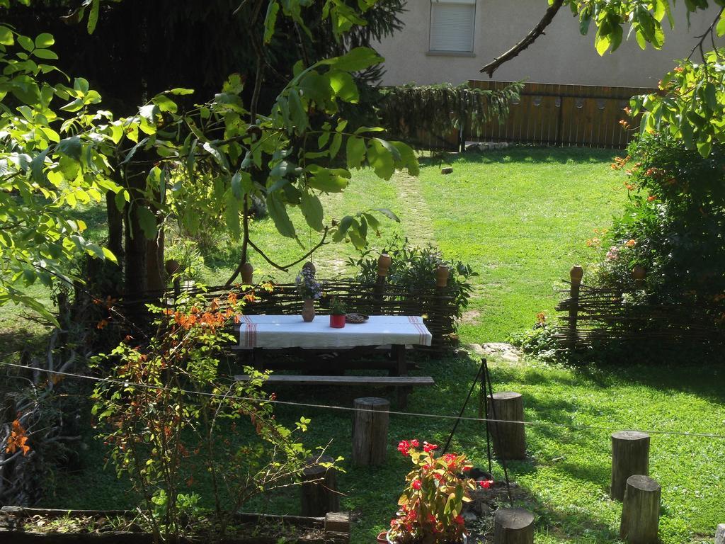 Tulipános Vendégház Obanya Exterior foto